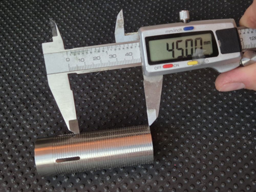 Messen des Port-Abstands von der Vorderkante des Zylinders mit dem Messschieber: 45.00 mm