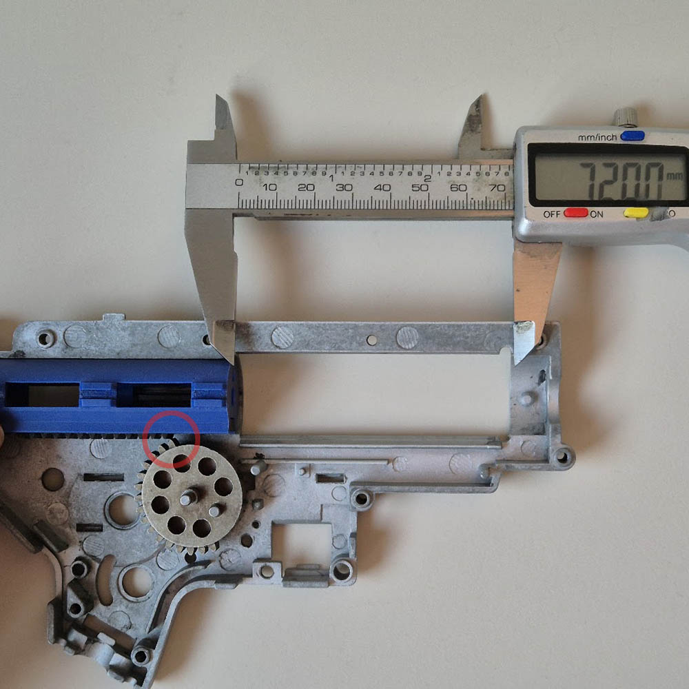 A hengerfészek hosszának mérése a gearbox egyik felében, tolómérővel: 72,00 mm