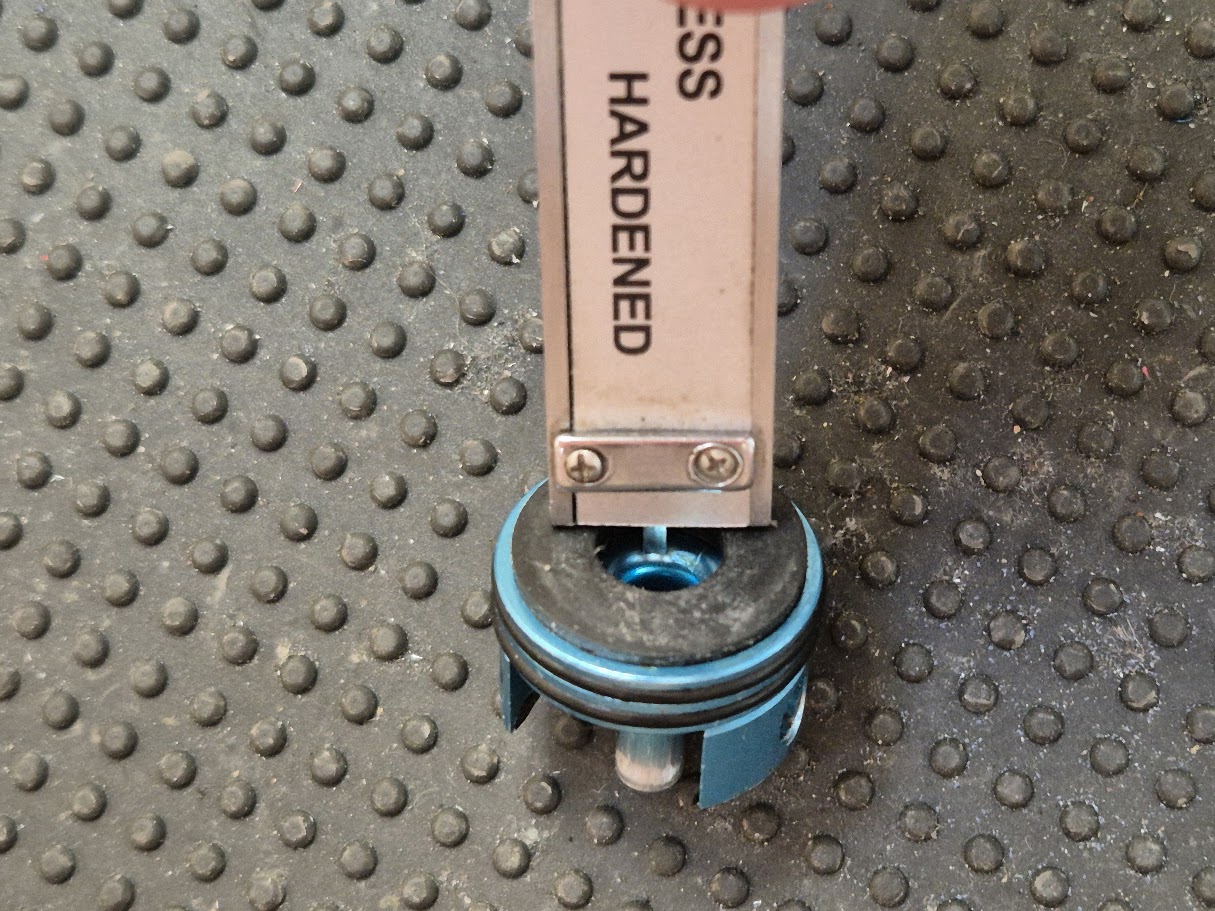 Measuring the sorbo pad thickness with the caliper depth rod – from the sorbo surface to the metal part of the head